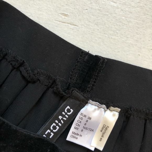 H&M Pleated Skirt - Picture 2 of 2